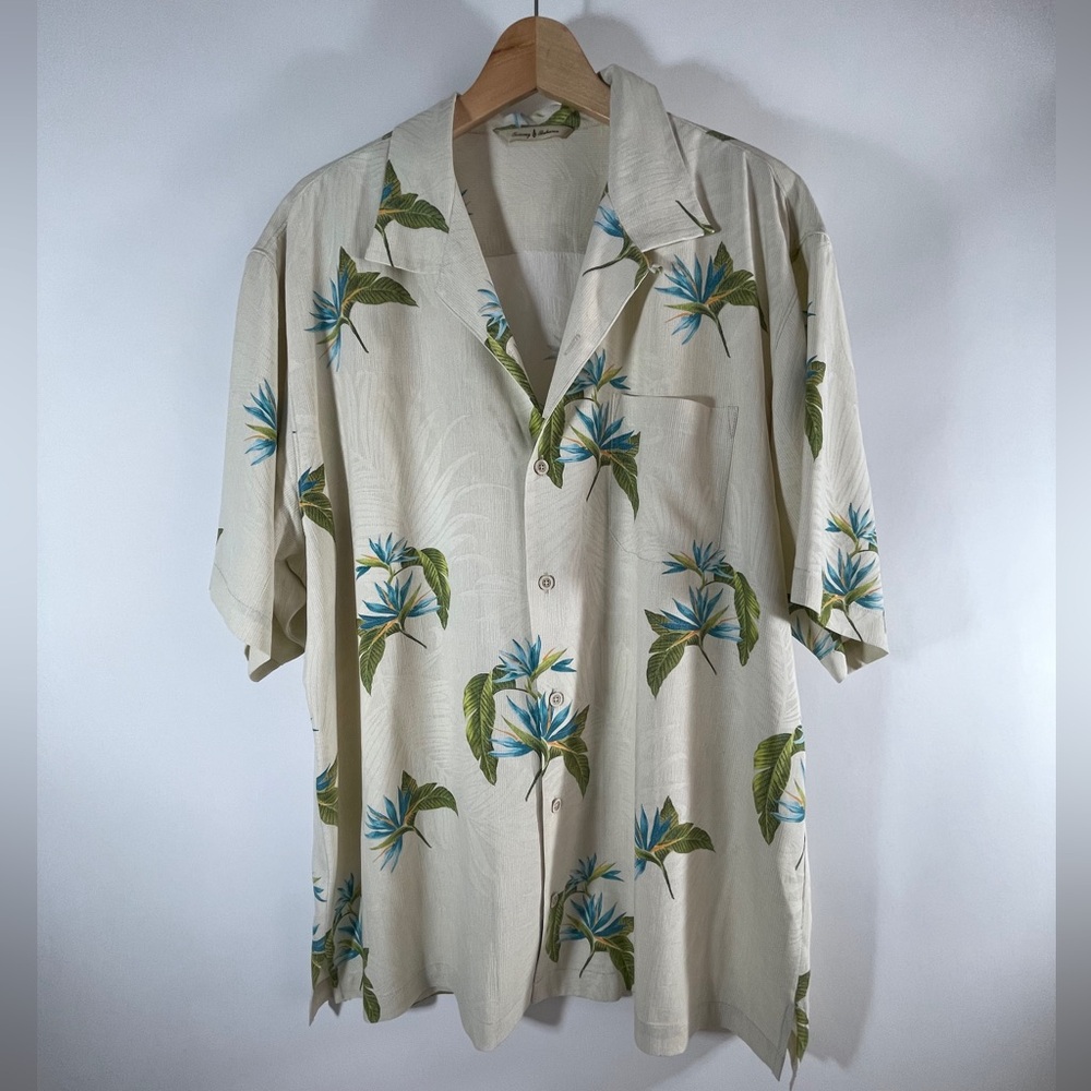 Tommy Bahama 100% Silk Hawaiian Shirt XL Tropical Camp Beige Bird of Paradise